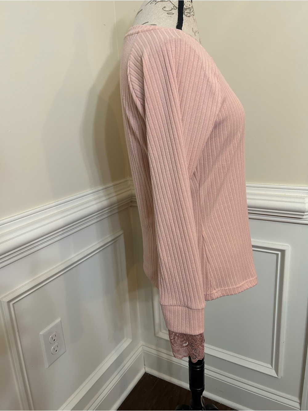 Women's Pink Ribbed V-Neck Long Sleeve Top with Lace Trim - Picture 3 of 9